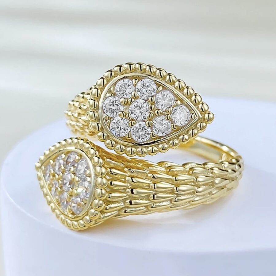 ROMAN INSPIRED LC WHITE SAPPHIRE RING