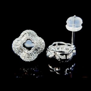 18 karat White Gold Natural Diamond Clover Earrings - Image 2