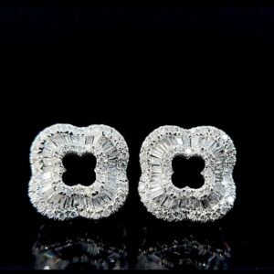 18 karat White Gold Natural Diamond Clover Earrings
