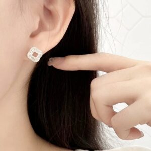 18 karat White Gold Natural Diamond Clover Earrings - Image 3